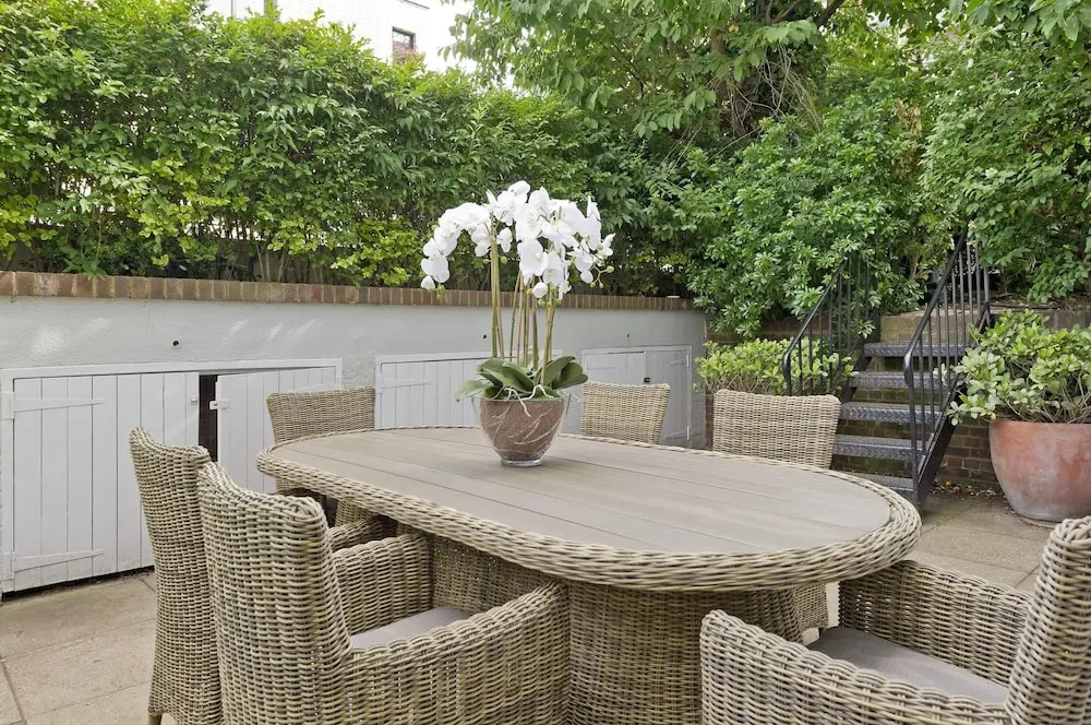 Huge Kensington Garden Flat