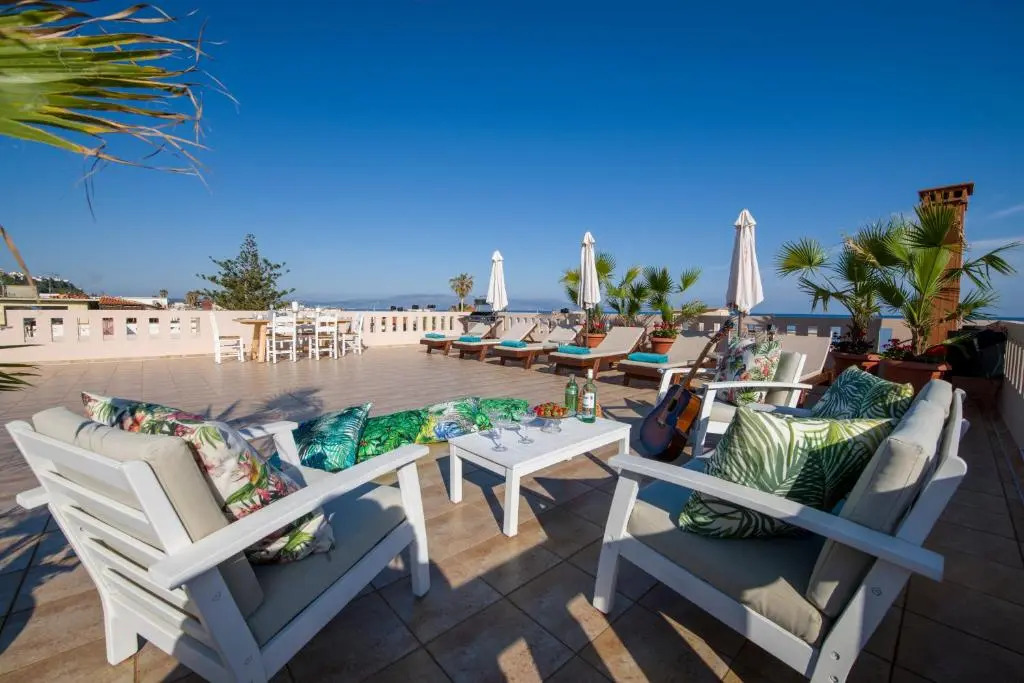 Manolia Dream Apartment 3-bedrooms 30m to the beach