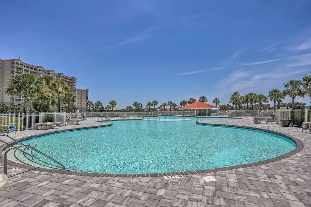 Pool + Shuttle to Ocean! North Myrtle Beach Escape