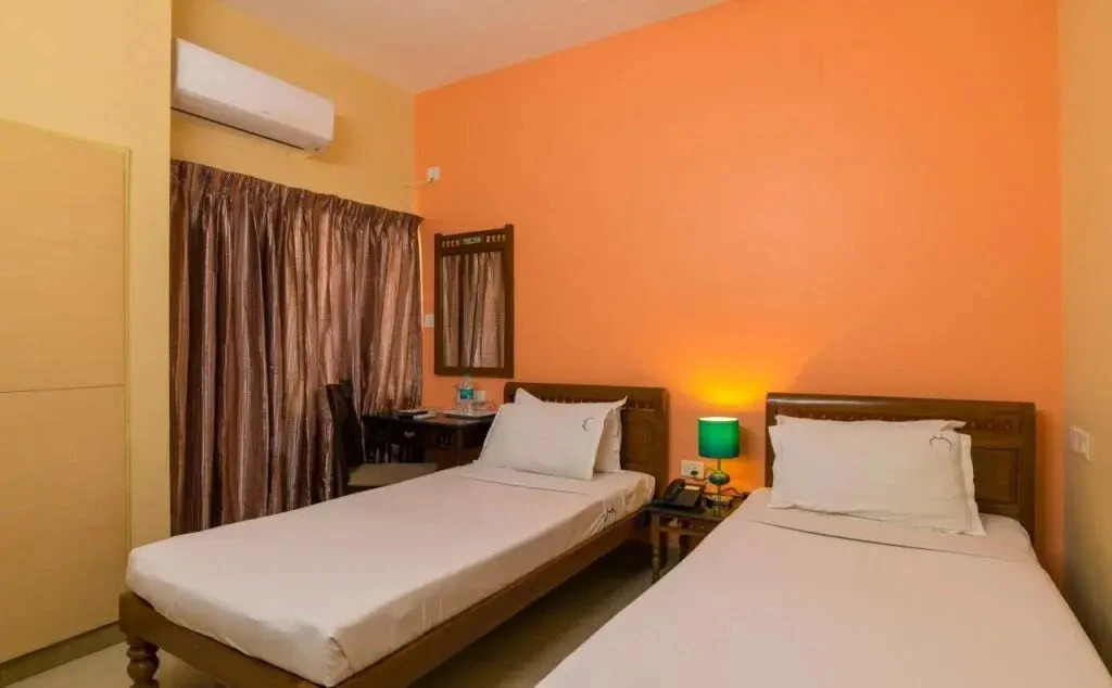 FabHotel Crescent Inn