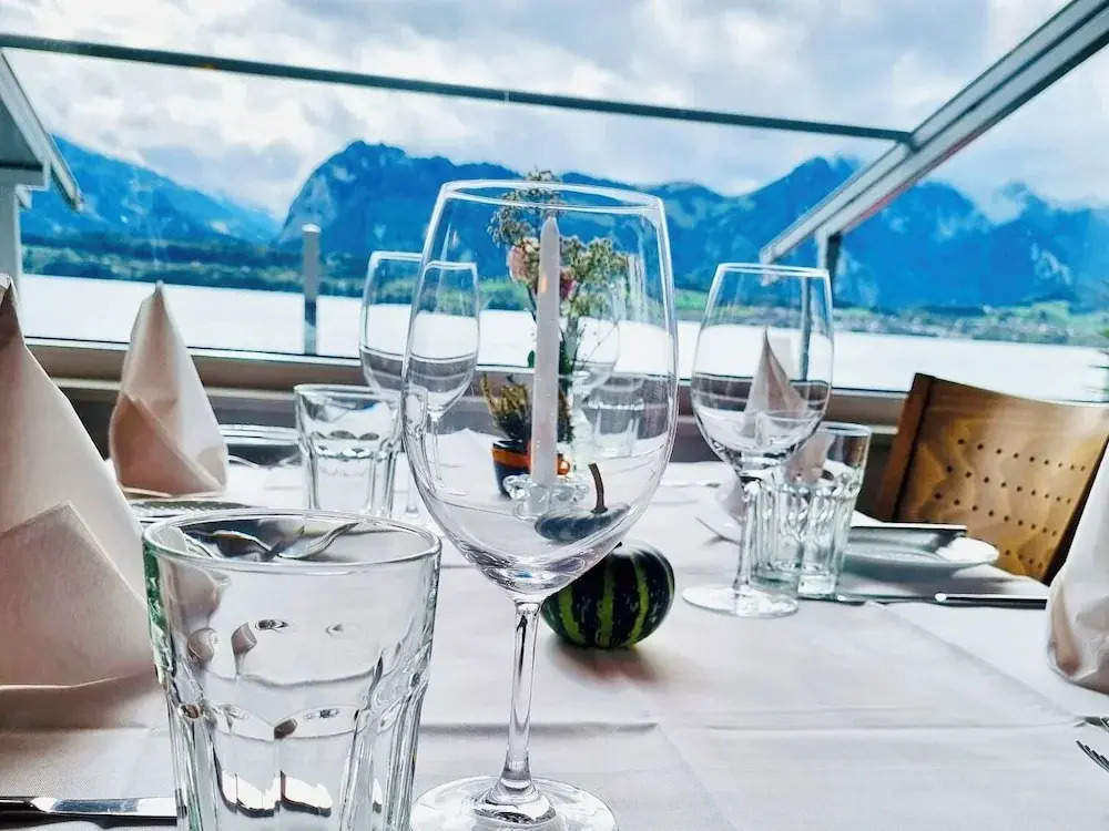 Boutique Hotel & Restaurant Niesenblick - Lakefront rooms with balcony on Lake Thun - SELF CHECK IN & digitale Reception