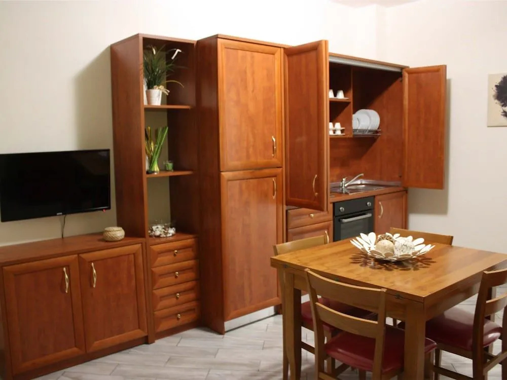 LESSENZIAL LIVING