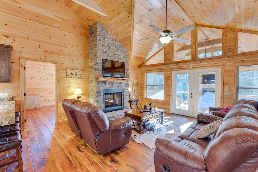 Gorgeous Murphy Cabin w/ Large Deck: 2 Mi to Dtwn!