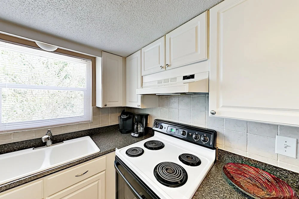 Waves 20 Condo - 2 Br condo by RedAwning