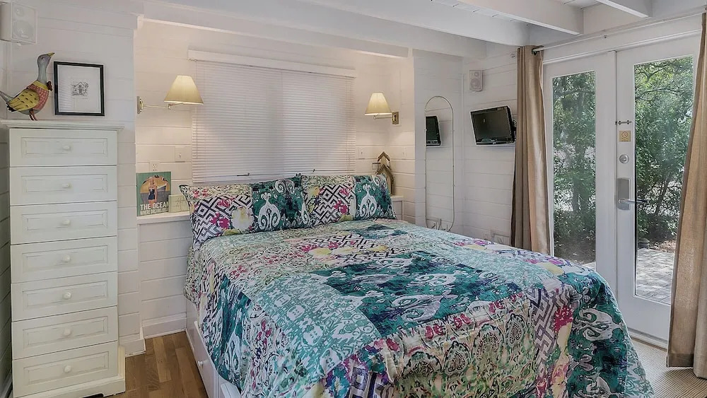 Located in Seaside - Sleeps 4