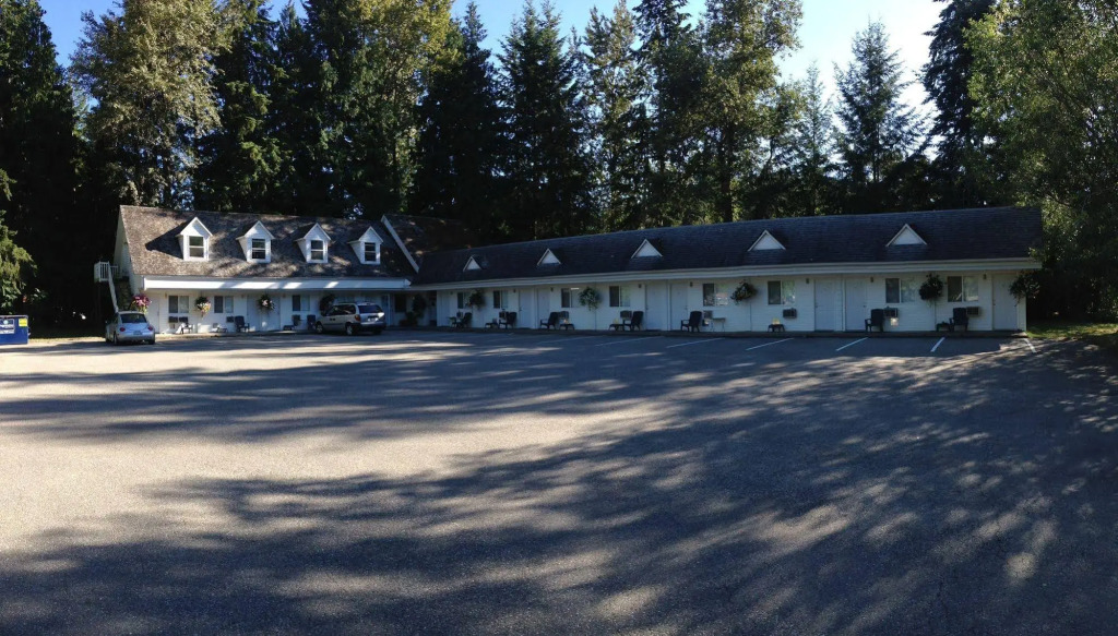 Pines Motel