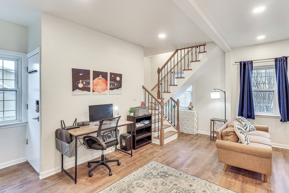 Near Belleville Park & Metlife: Pet-friendly Stay!