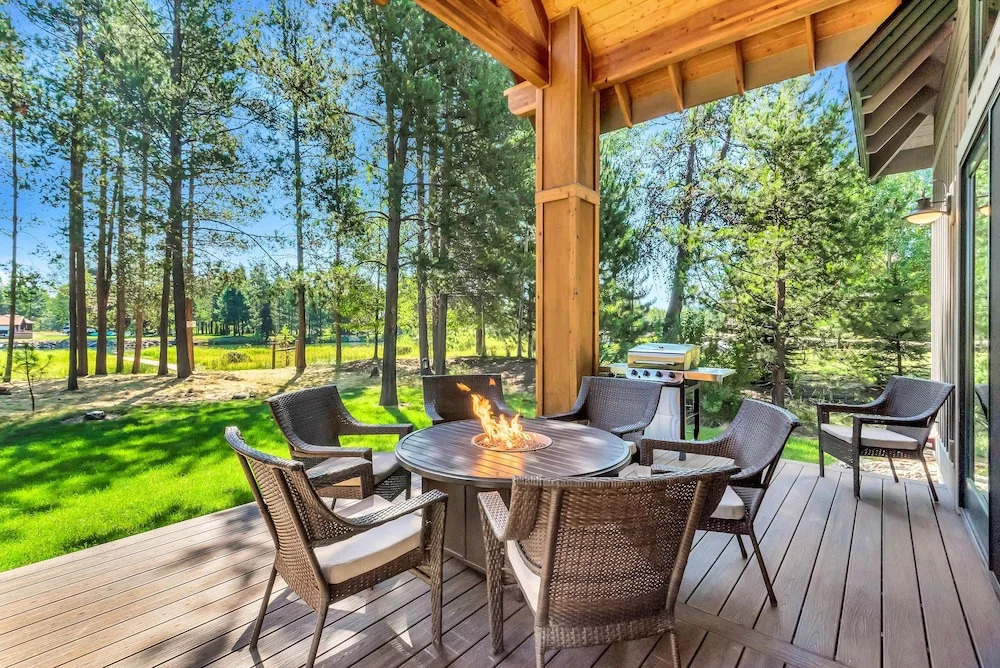 New Listing! On Deschutes River W/ Hot Tub 2 Bedroom Duplex