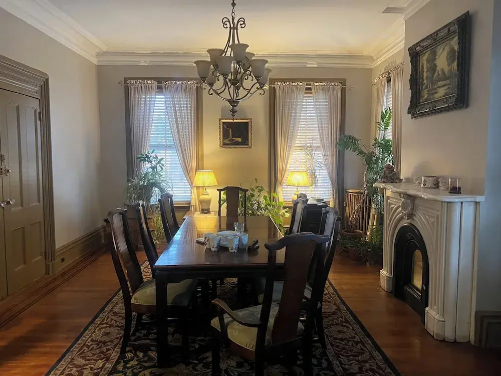 2 Br Victorian Apt 2800 sq ft 2 Floors With Full Kitchen 2 Baths and Laundry