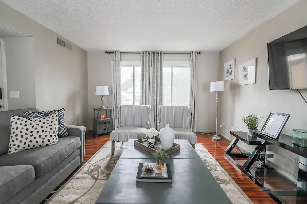 Vegas Delight | Lovely 4Bd w/ Sparkling Pool!