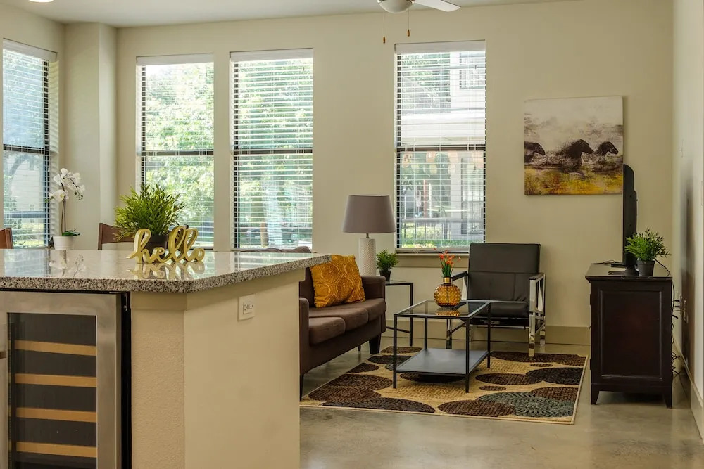 Bright Apartments by Frontdesk