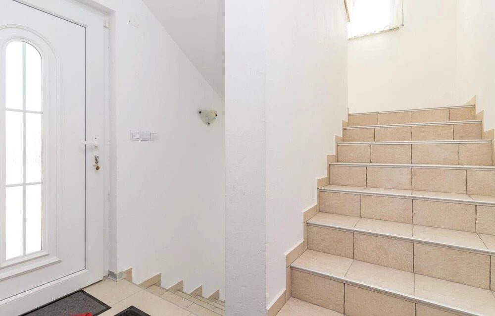Beautiful Apartment In Valbandon