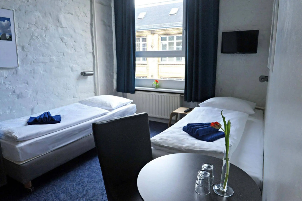 Hotel Transit