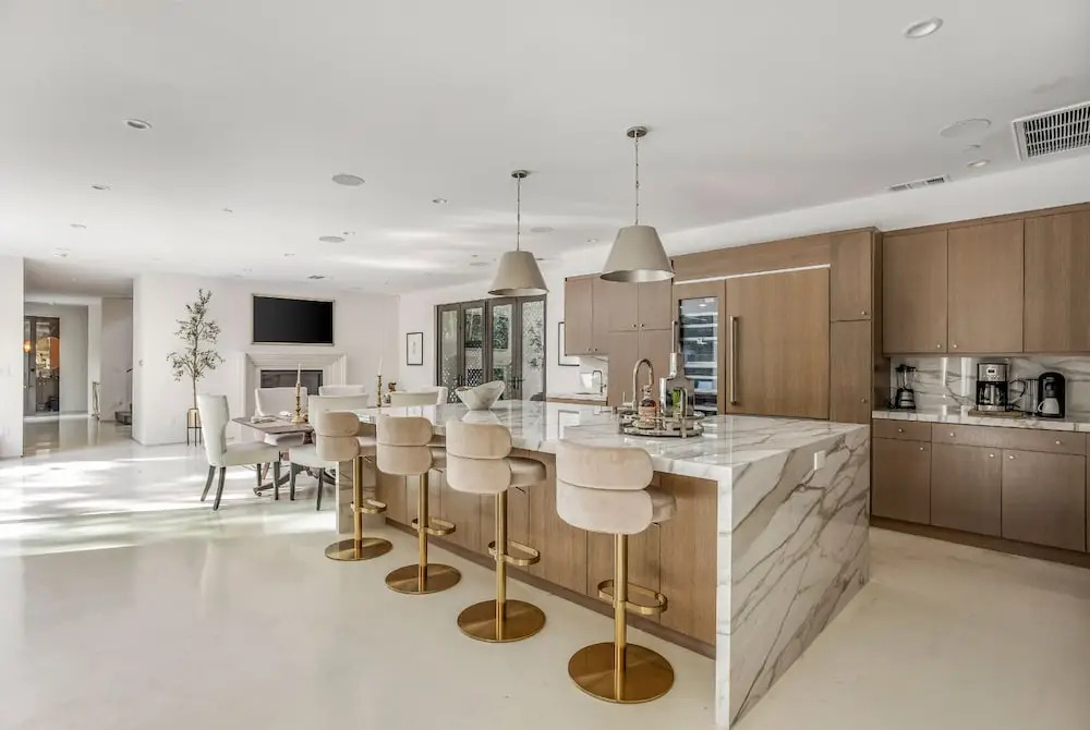 Laurel Canyon - Architectural Modern Estate With Pool & Landscaped Garden