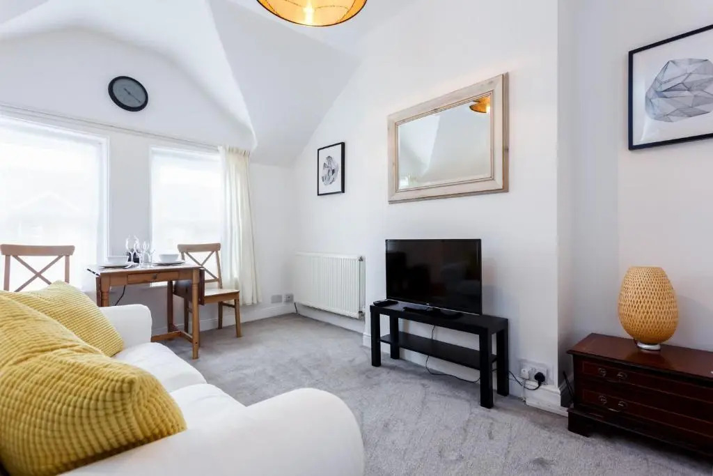 Charming, Well-Equipped Apt - 5 Minutes From Beach