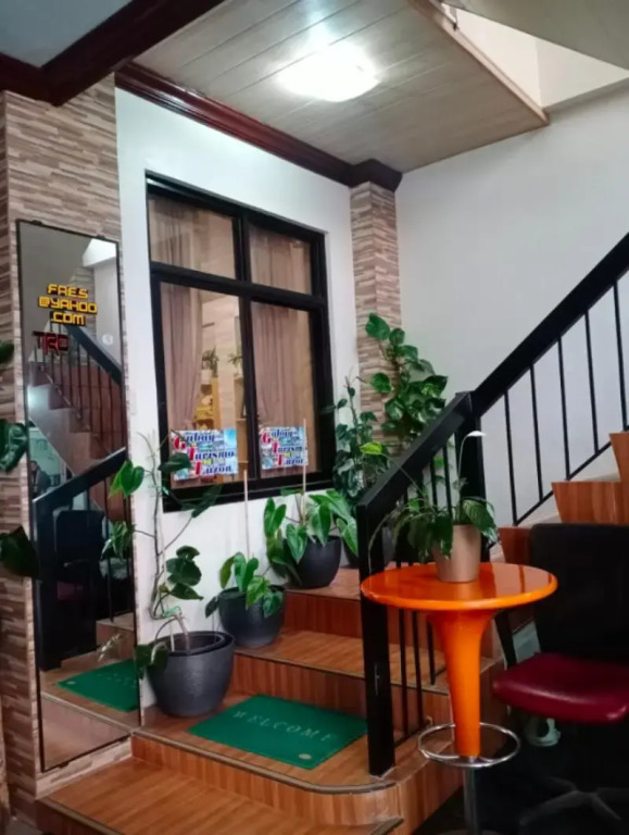 RedDoorz Hostel @ Faes Transient House