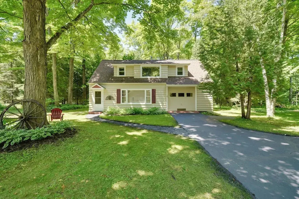 'the Carriage House:' Walk to Peninsula State Park