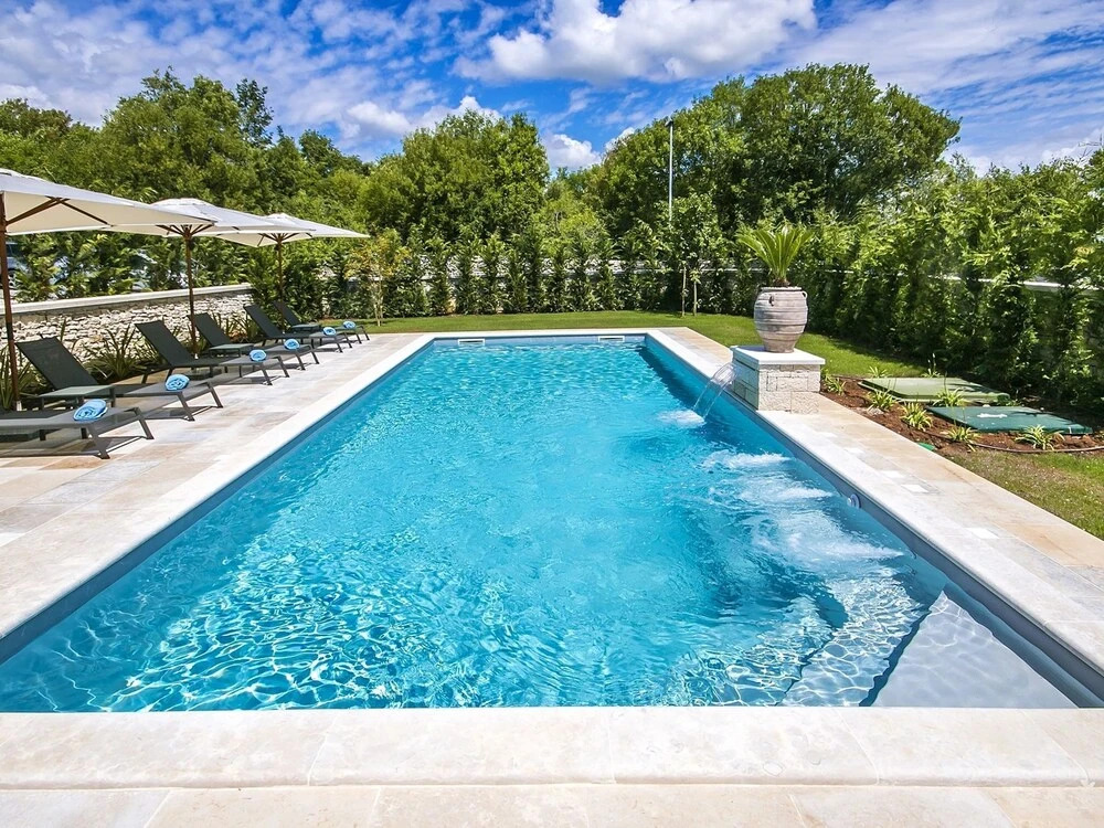 Plushy Villa in Ladici With Pool and Whirlpool