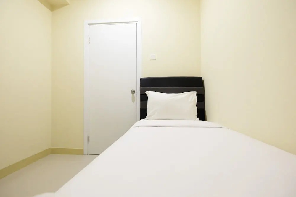 Clean And Tidy Green Pramuka Apartement