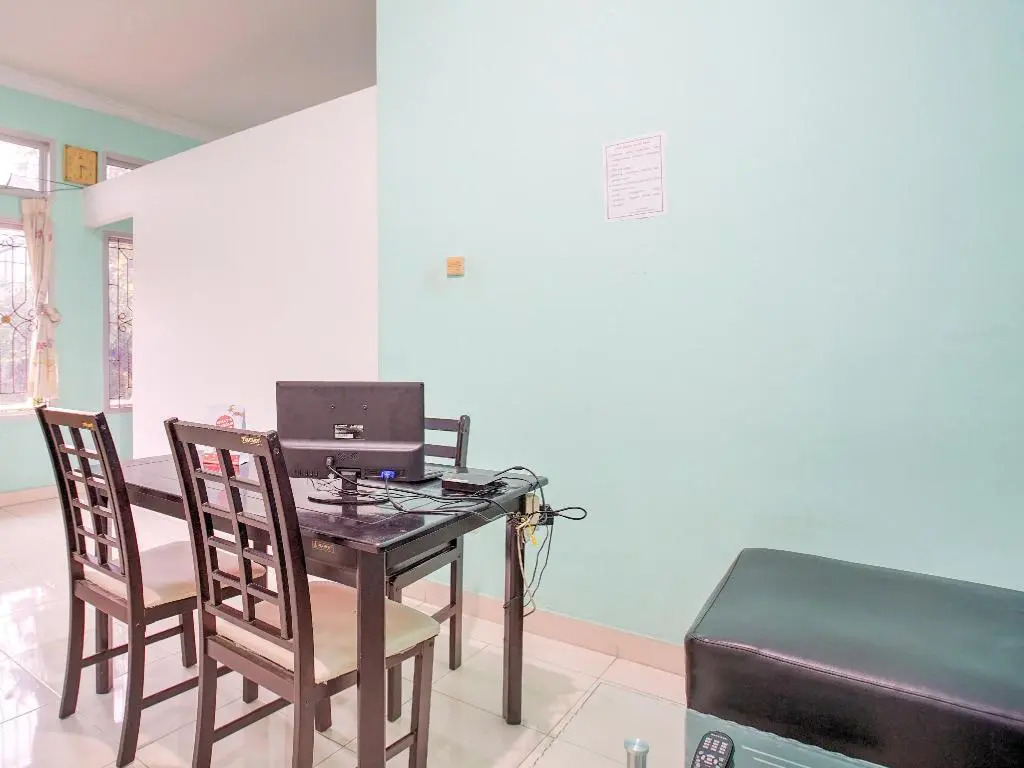 OYO 3241 Grand Suites Palace 4
