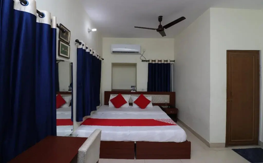 Holiday Club By OYO Rooms