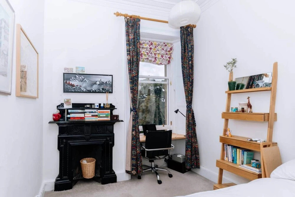 Spacious 3 Bedroom Flat in Edinburgh