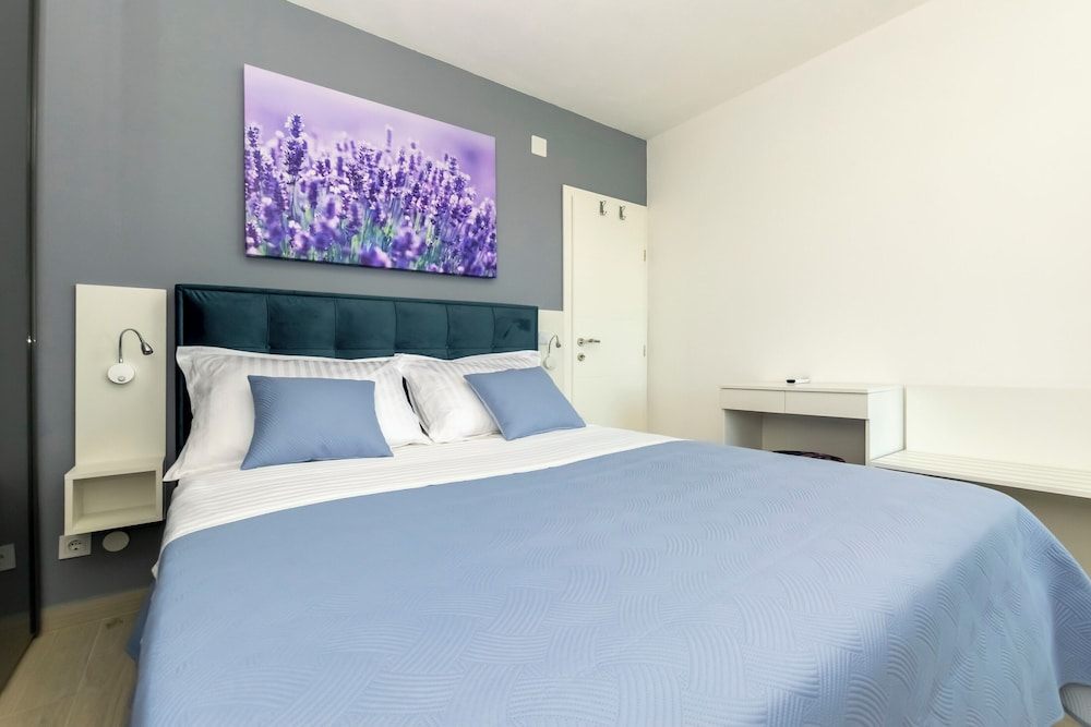 Apartment Sweet Dream Manjiga
