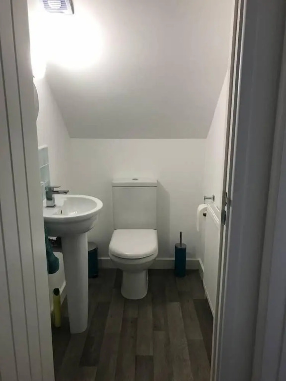 Beautiful Refurbished Home - Short Walk to the Beach