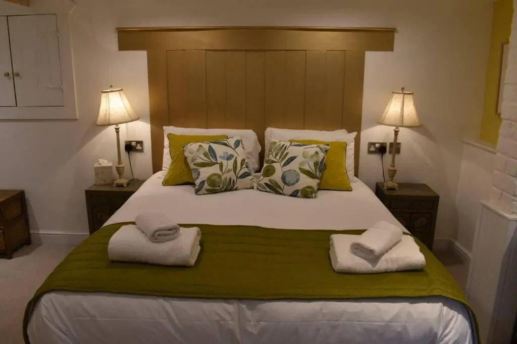 The Cheltenham, stylish 1-bed Victorian apartment