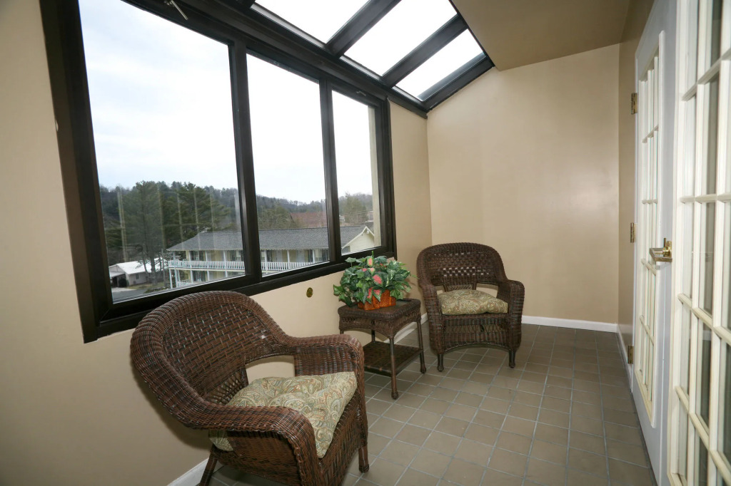 Meadowbrook Inn