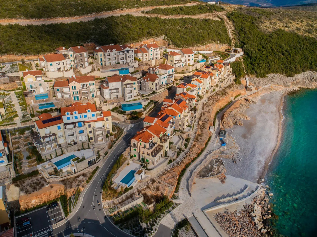 Centrale Lustica Bay by Angsana