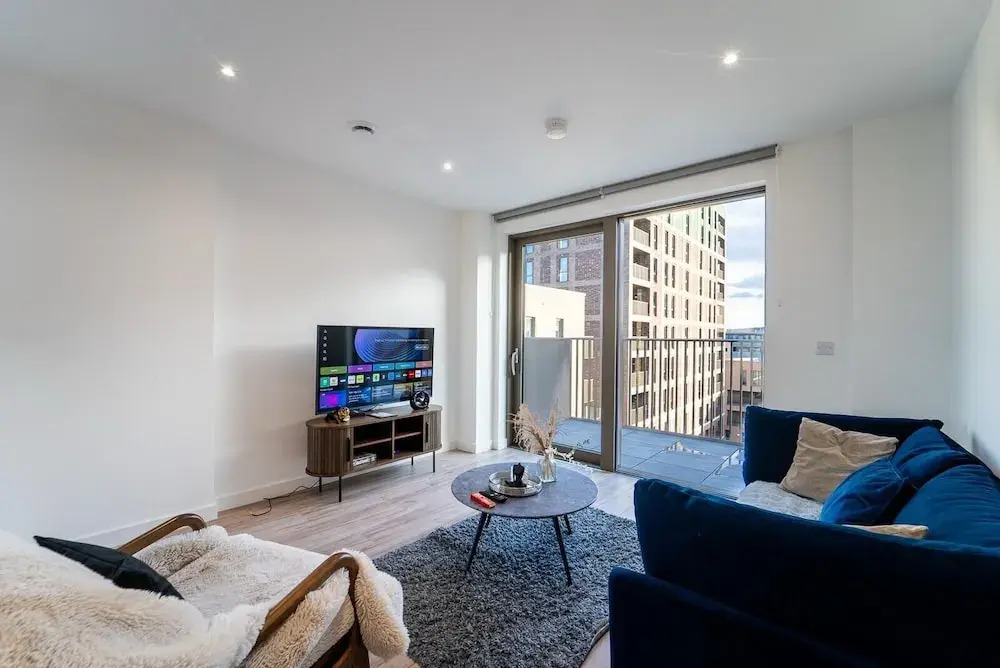 4 Guests - Close Airport - 25min Central London