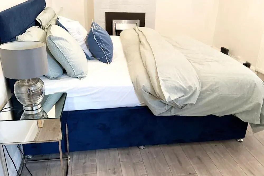 4 Bed House-garden-parking-15 min Elizabeth Line