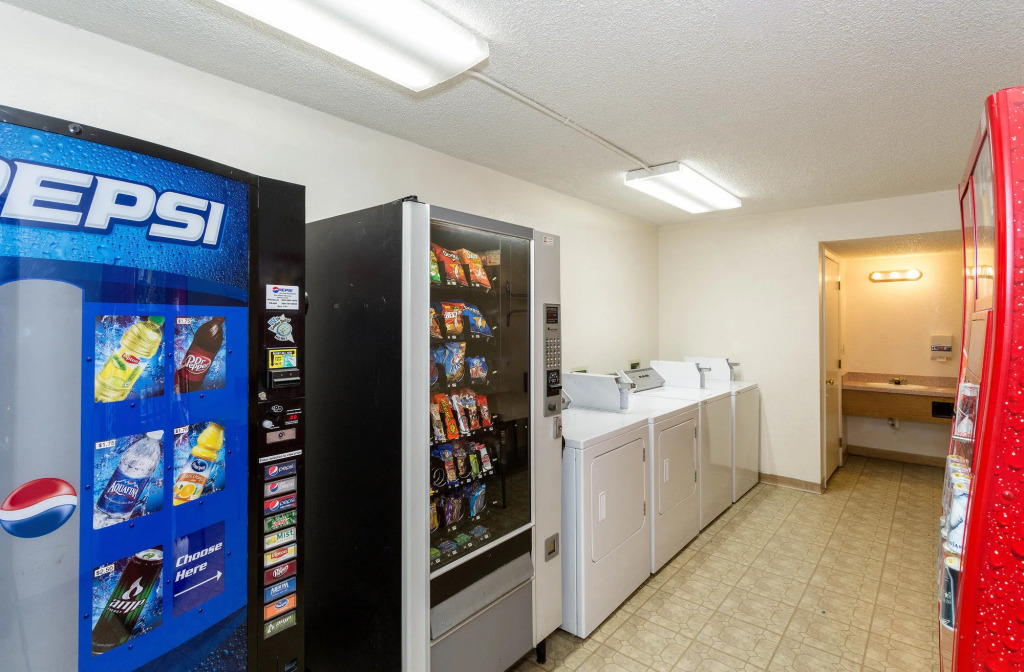 MorningGlory Inn & Suites