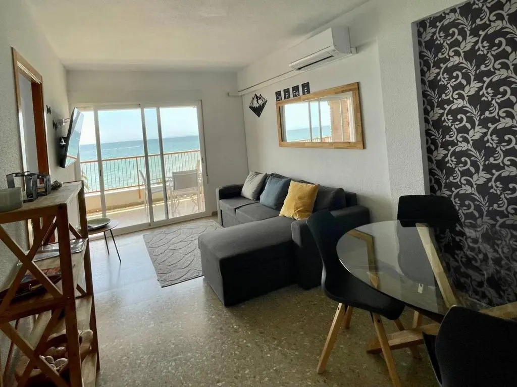 Sunflower residence first line by the sea