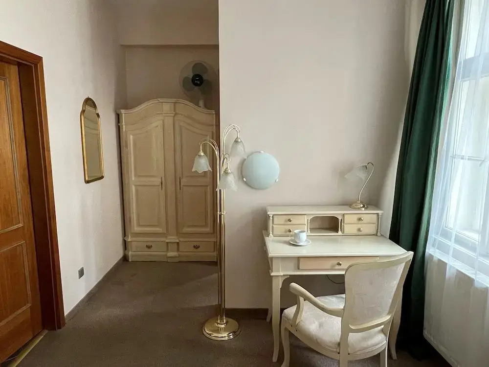 U Cervene zidle - Red Chair Hotel