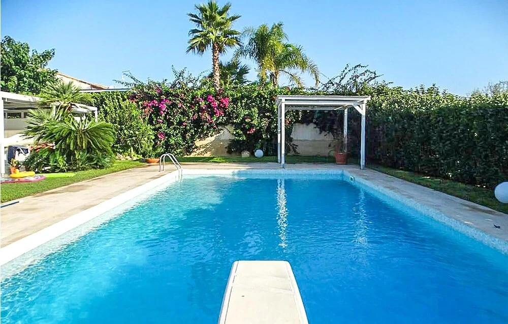 Amazing Home in Scicli With 4 Bedrooms, Private Swimming Pool and Outdoor Swimming Pool