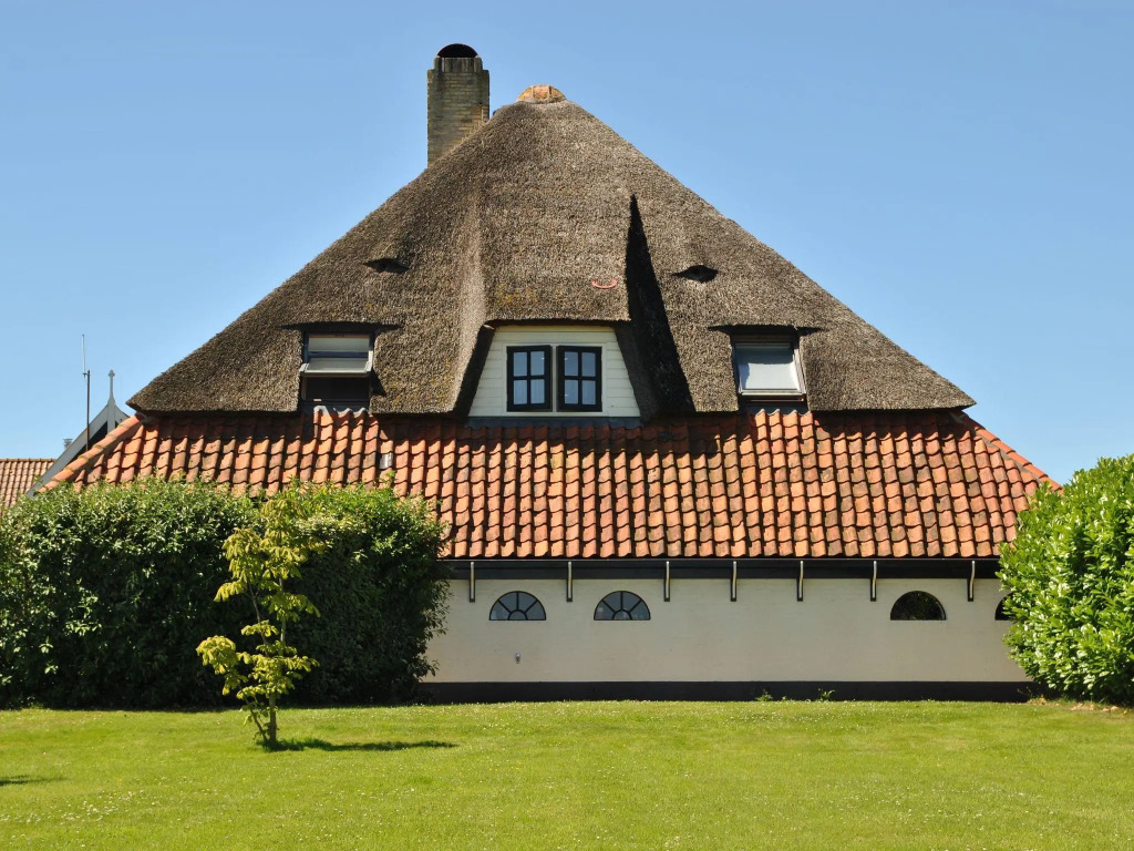 Lovely Holiday Home in Texel near Sea