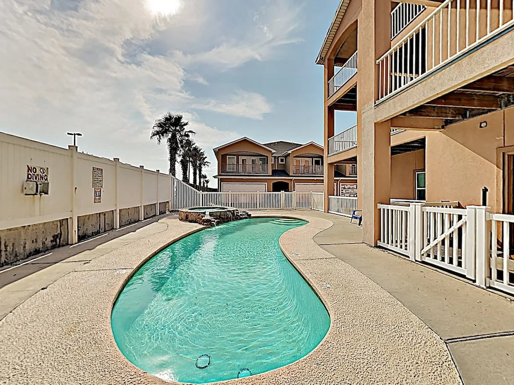 New Listing! Coastal Escape W/ Pool, 200 To Beach 4 Bedroom Townhouse