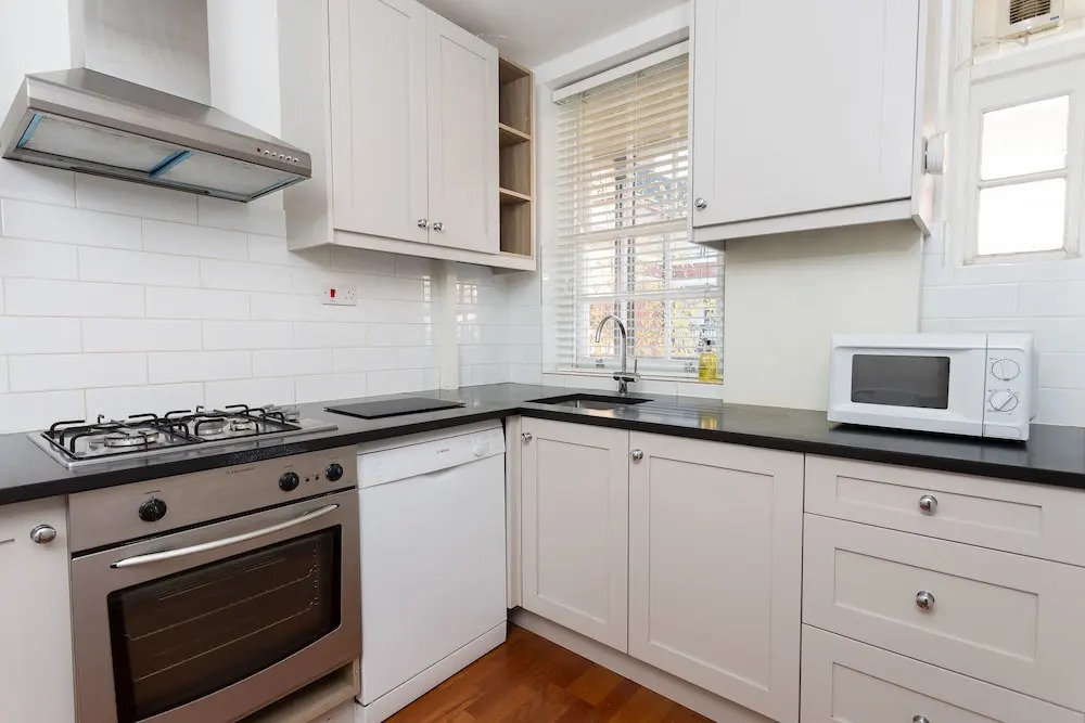 2 Bedroom Flat Sleeps 4 in Pimlico