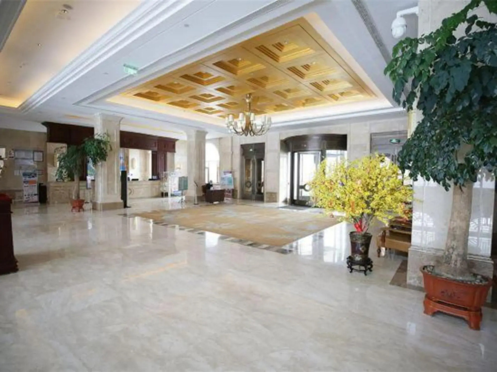 Heihe Yinjian Jianguo Hotel