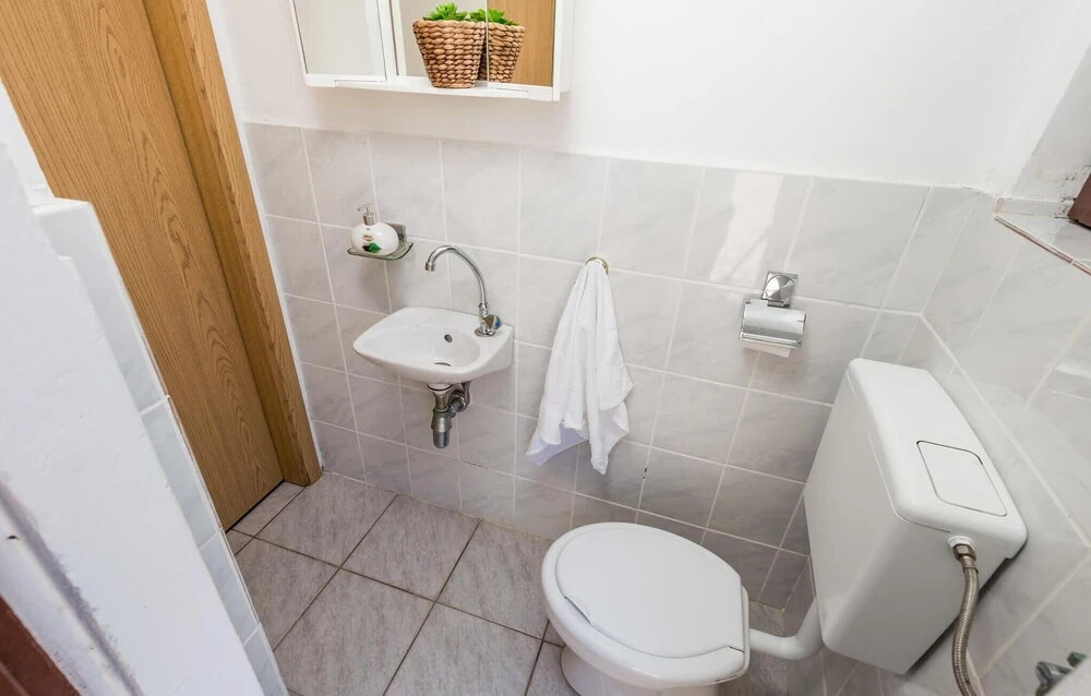 2 Bedroom Nice Home In Prizna