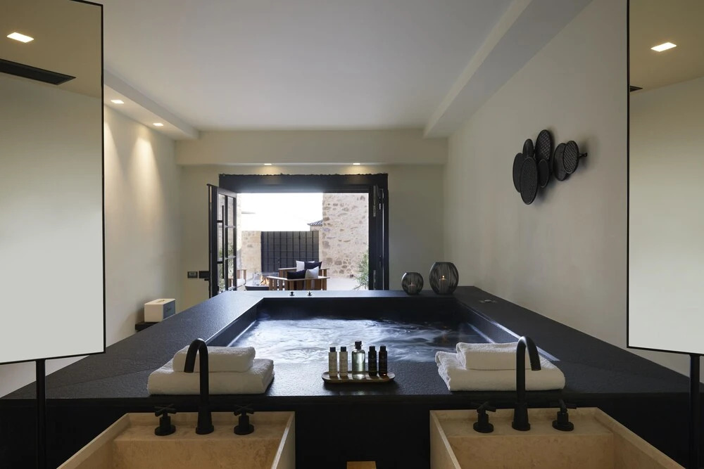 Villa with outdoor pool for 8 persons
