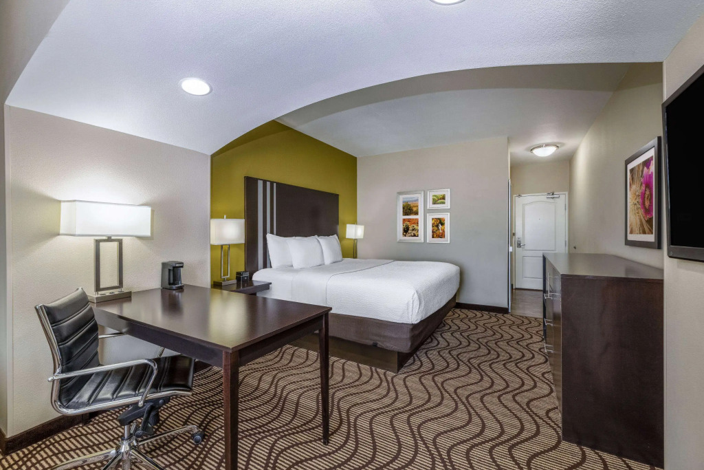 La Quinta by Wyndham Artesia