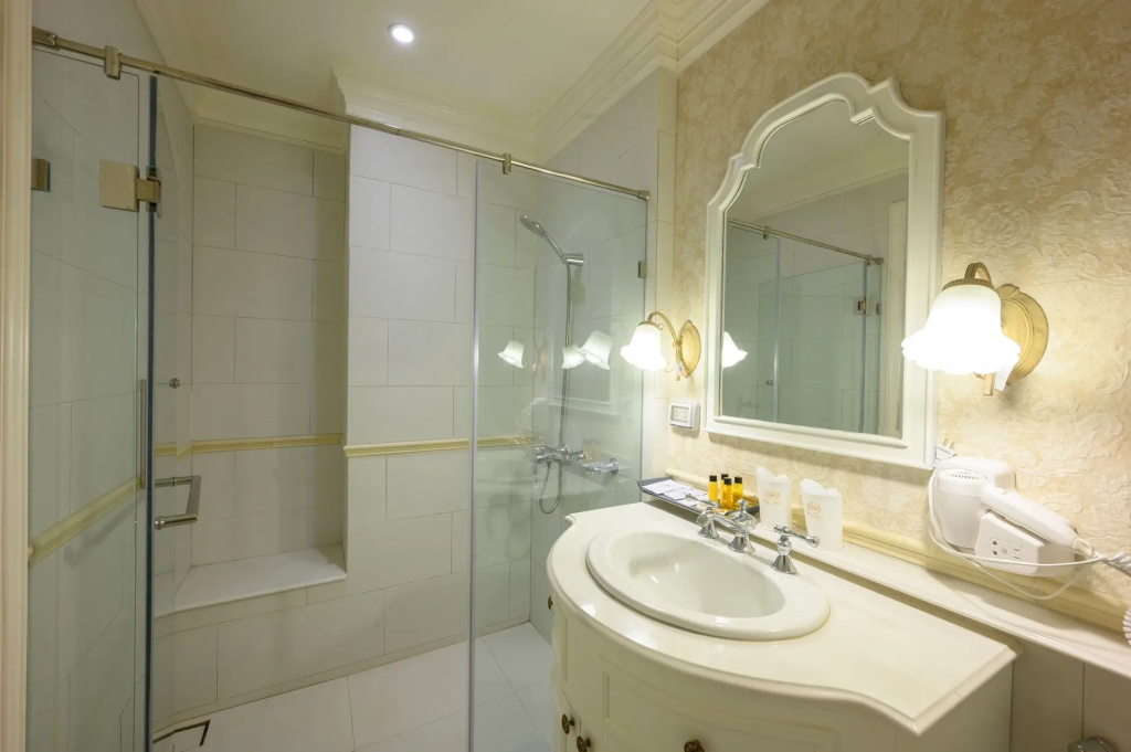 Chateau de Khaoyai Hotel & Resort
