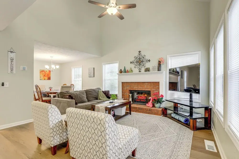 Hike, Golf, Explore: Home 10 Mi to Lake Lanier!