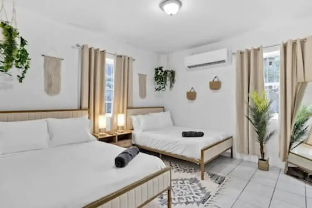 1834 SW 27th Ave 2 Vibrant Miami Getaway 2 Beds Near Beach Port