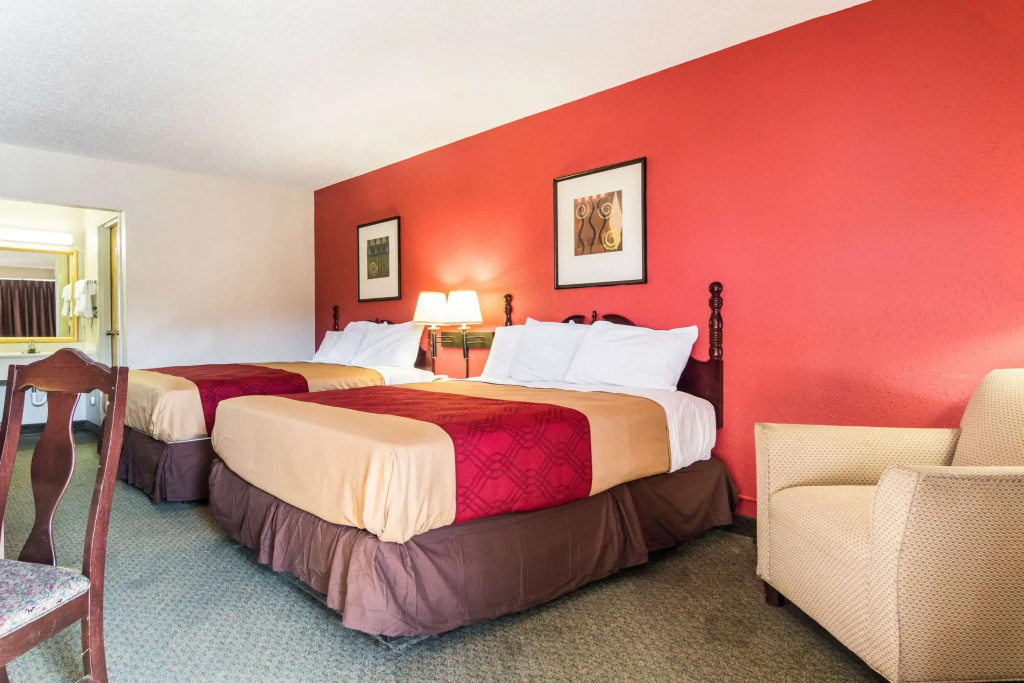Econo Lodge Inn & Suites Conference Center Dublin