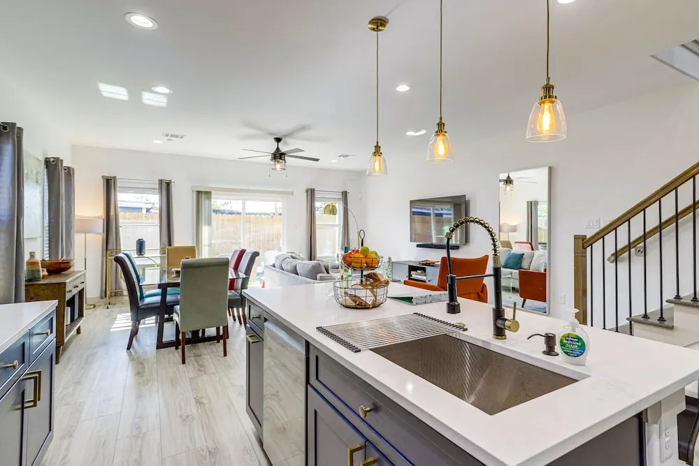 Modern Houston Retreat w/ Patio, 11 Mi to Dtwn