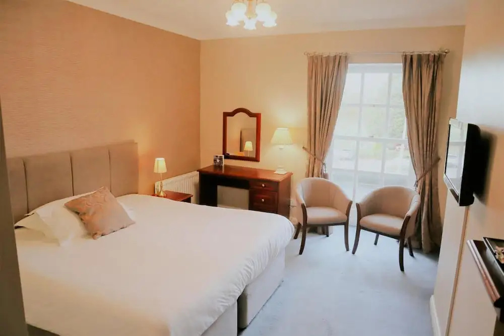 Shaw Hill Hotel Golf And Country Club